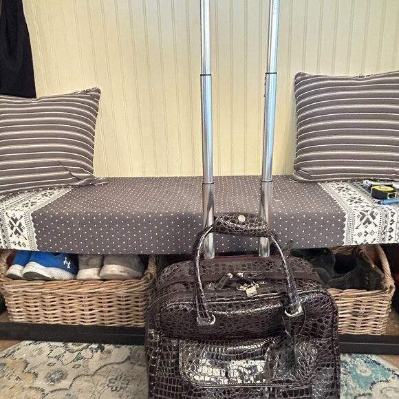 David Jones Crocodile Embossed Rolling Bag - Picture 2 of 10